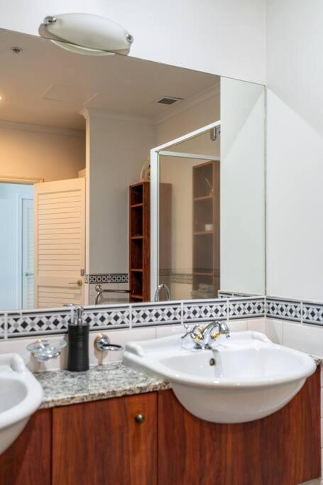 Spacious Penthouse With Spectacular Harbour Views! Auckland Exterior foto